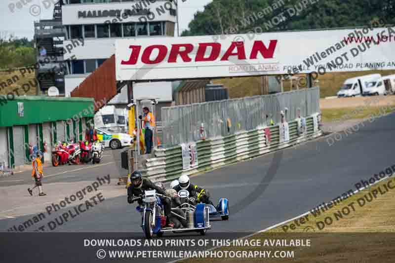 Vintage motorcycle club;eventdigitalimages;mallory park;mallory park trackday photographs;no limits trackdays;peter wileman photography;trackday digital images;trackday photos;vmcc festival 1000 bikes photographs